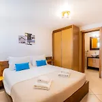 Margarida - Ping Pong Table Apartment *