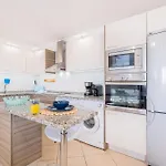 Margarida - Ping Pong Table Apartment *