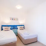 Margarida - Ping Pong Table Apartment *