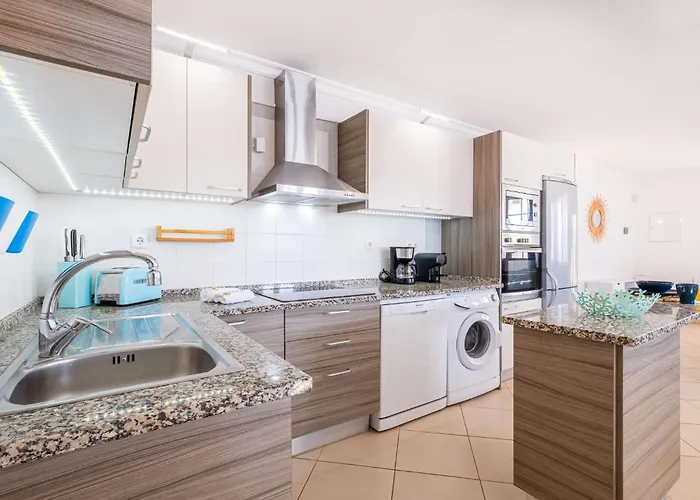 Margarida - Ping Pong Table 알부페이라