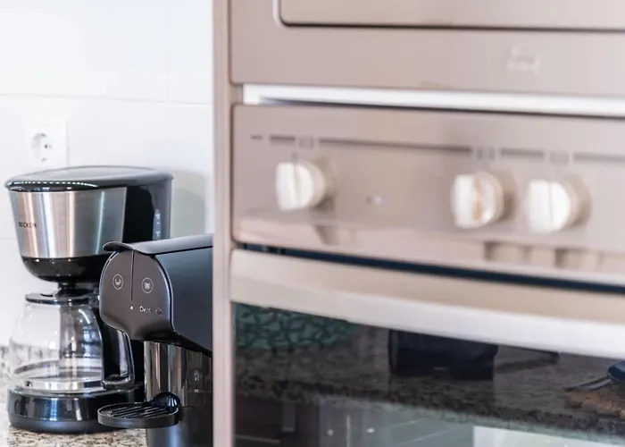 Margarida - Ping Pong Table 알부페이라